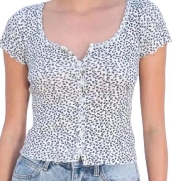 Brandy Melville Tops - Brandy Melville Women’s Floral Button Down Lettuce Trim Shirt Size XS-Small